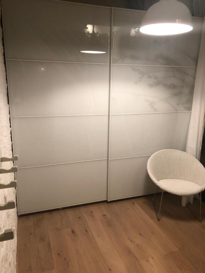 Lichtrijke Loft Bij Restaurant Den Olifant Lägenhet Ieper Exteriör bild