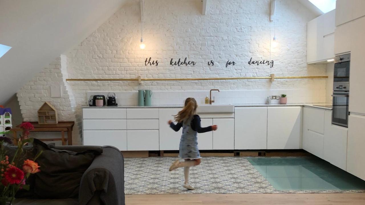 Lichtrijke Loft Bij Restaurant Den Olifant Lägenhet Ieper Exteriör bild